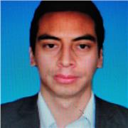 Profesor de sistemas e informática imparte clases a niños y adultos